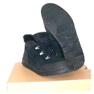 Ugg Obie Boots (like new)